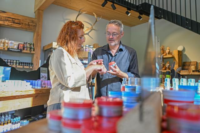 (261030) -- FRUTIGEN, Oct. 30, 2026 (Xinhua) -- Silvan Schmid (R), CEO of Puralpina, displays the company's skincare products in Frutigen, Switzerland, Oct. 14, 2026. The ninth China International Import Expo (CIIE) is scheduled to take place in Shanghai from Nov. 5 to 10, 2026. Puralpina, a Swiss family business based in Frutigen in the Bernese Oberland, will exhibit at the expo for the second time, with twice as many product varieties as last year. (Xinhua/Lian Yi)