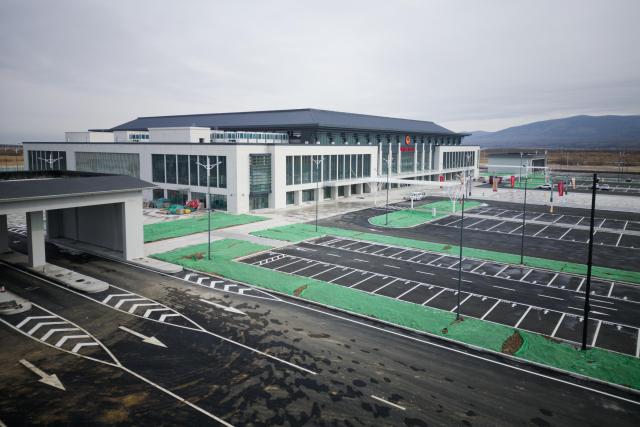 (261030) -- FUYUAN, Oct. 30, 2026 (Xinhua) -- A drone photo shows the passenger inspection building of the Heixiazi Island Road Port in northeast China's Heilongjiang Province, Oct. 30, 2026. A completion ceremony for the construction of the Heixiazi Island Road Passenger Port was held in Fuyuan City on Friday. 
  The Heixiazi Island Road Port will provide efficient round-the-clock customs clearance, effectively easing the clearance pressure on the Fuyuan Port, and deepening economic and trade cooperation and cultural exchanges between China and Russia. (Xinhua/Zhang Tao)