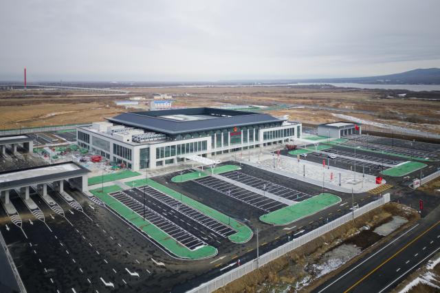 (261030) -- FUYUAN, Oct. 30, 2026 (Xinhua) -- A drone photo shows the passenger inspection building of the Heixiazi Island Road Port in northeast China's Heilongjiang Province, Oct. 30, 2026. A completion ceremony for the construction of the Heixiazi Island Road Passenger Port was held in Fuyuan City on Friday. 
  The Heixiazi Island Road Port will provide efficient round-the-clock customs clearance, effectively easing the clearance pressure on the Fuyuan Port, and deepening economic and trade cooperation and cultural exchanges between China and Russia. (Xinhua/Zhang Tao)