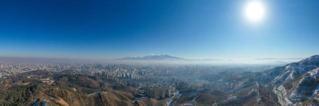 (261030) -- URUMQI, Oct. 30, 2026 (Xinhua) -- A panoramic drone photo taken on Oct. 29, 2026 shows a view of Urumqi, northwest China's Xinjiang Uygur Autonomous Region.
  In recent years, various parts of Xinjiang have taken a range of measures to build ecological barriers in both urban and rural areas. While efforts are being coordinated to green barren land and restore wetlands, advanced technologies have been adopted to safeguard forests and grasslands. 
   These initiatives prove highly effective in securing and improving the ecosystem and biodiversity across the region. Specialty fruit planting and cultural tourism services are also burgeoning here. (Xinhua/Ding Lei)