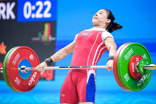 (261030) -- NINGBO, Oct. 30, 2026 (Xinhua) -- Oh Kwang Ok of the Democratic People's Republic of Korea (DPRK) competes during the women's 57kg snatch event at the 2026 IWF World Championships in Ningbo, east China's Zhejiang Province, Oct. 30, 2026. (Xinhua/Jiang Han)