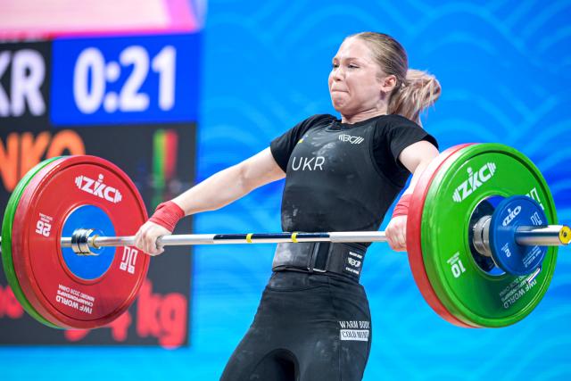 (261030) -- NINGBO, Oct. 30, 2026 (Xinhua) -- Olha Ivzhenko of Ukraine competes during the women's 57kg snatch event at the 2026 IWF World Championships in Ningbo, east China's Zhejiang Province, Oct. 30, 2026. (Xinhua/Jiang Han)