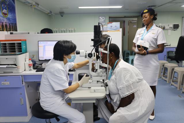 (261030) -- ACCRA, Oct. 30, 2026 (Xinhua) -- Medical workers conduct ophthalmic examinations for a patient aboard the Chinese People's Liberation Army Navy hospital ship Auspicious Ark in Tema, Ghana, Oct. 27, 2026. TO GO WITH "Feature: Chinese hospital ship brings relief to Ghanaians" (Photo by Seth/Xinhua)