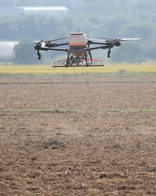 (261030) -- DONGYUAN, Oct. 30, 2026 (Xinhua) -- An agricultural drone carries out seeding operations on an intelligent farm in Liucheng Town of Dongyuan County, south China's Guangdong Province, Oct. 30, 2026.
  A group of unmanned agricultural machinery developed by a Chinese research team from the country's South China Agricultural University conducted live field demonstrations here on Friday, showcasing a new model for modern smart agriculture. (Xinhua/Deng Hua)