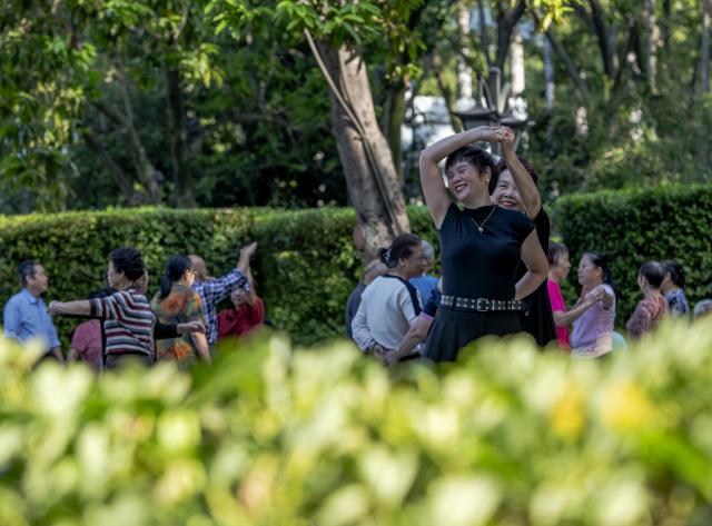 (261030) -- FUZHOU, Oct. 30, 2026 (Xinhua) -- Citizens dance at Xihu Park in Fuzhou, southeast China's Fujian Province, Oct. 30, 2026. Fuzhou, located on the coast of the East China Sea and the banks of the Minjiang River, is a renowned historical city with a history of over 2,200 years. Relying on its natural endowments and cultural heritage, Fuzhou has coordinated urban renewal, ecological governance, cultural heritage preservation and other aspects to promote high-quality and sustainable urban development. (Xinhua/Wei Peiquan)