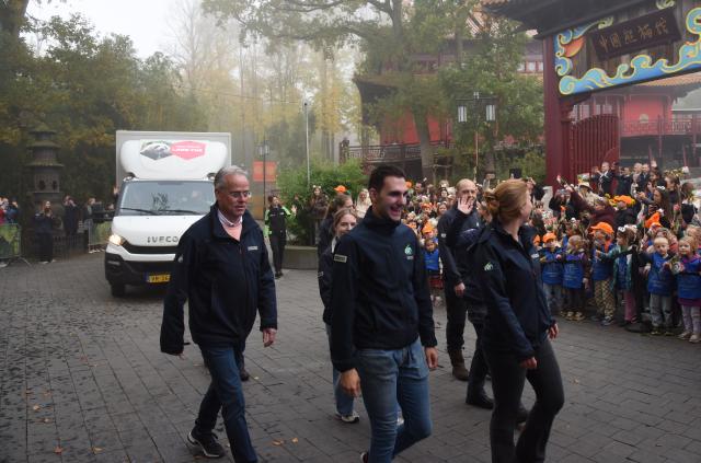 (261030) -- RHENEN, Oct. 30, 2026 (Xinhua) -- The keeper team attends a farewell ceremony for giant panda Lang Yue at the Ouwehands Zoo in Rhenen, the Netherlands, Oct. 30, 2026. TO GO WITH "Feature: 'One day, I want to visit her in China' -- Dutch visitors see off giant panda Lang Yue" (Xinhua/Li Hong)
