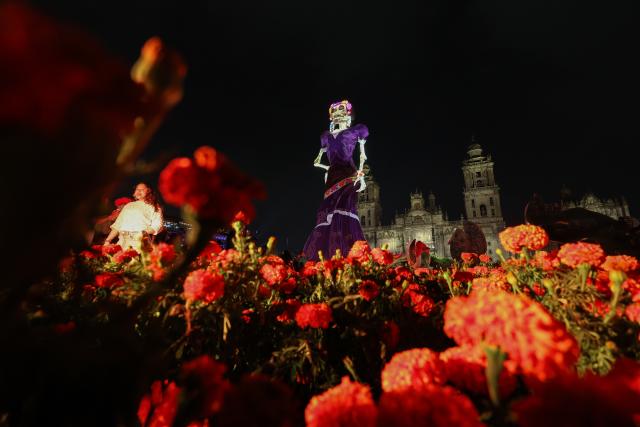 (261030) -- MEXICO CITY, Oct. 30, 2026 (Xinhua) -- A Catrina sculpture is seen at the Day of the Dead offering at Zocalo Square in Mexico City, capital of Mexico, Oct. 29, 2026. (Xinhua/Alejandro Medina)