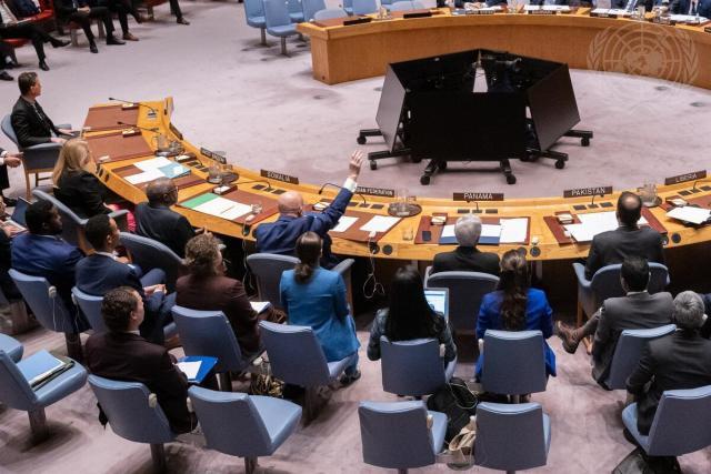 (261030) -- UNITED NATIONS, Oct. 30, 2026 (Xinhua) -- Representatives vote on a draft resolution during a Security Council meeting at the UN headquarters in New York, Oct. 30, 2026. The Security Council on Friday failed to renew the mandate of the UN Mission for the Referendum in Western Sahara (MINURSO). (Manuel Elias/UN Photo/Handout via Xinhua)
