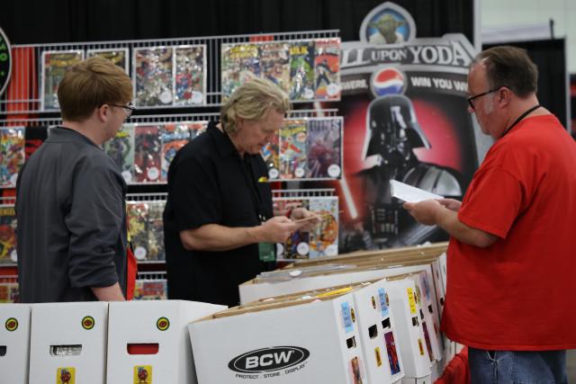(261031) -- LOS ANGELES, Oct. 31, 2026 (Xinhua) -- Visitors shop during the Los Angeles Comic Con in Los Angeles, the United States, Oct. 30, 2026. The three-day Los Angeles Comic Con, Los Angeles's largest event for comics, gaming, sci-fi, anime and pop culture, kicked off on Friday. The show features more than 1,000 artists, vendors and exhibitors. (Photo by Zeng Hui/Xinhua)