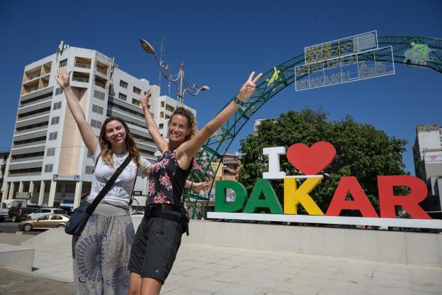 (261031) -- DAKAR, Oct. 31, 2026 (Xinhua) -- Tourists pose in front of an installation reading "I love Dakar" at the Place de l'Independance ahead of the Dakar 2026 Youth Olympic Games in Dakar, Senegal, Oct. 30, 2026. (Xinhua/Yang Guang)