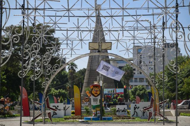 (261031) -- DAKAR, Oct. 31, 2026 (Xinhua) -- This photo taken on Oct. 30, 2026 shows a statue of the Youth Olympic Games official mascot Ayo at the Place de l'Independance ahead of the Dakar 2026 Youth Olympic Games in Dakar, Senegal. (Xinhua/Yang Guang)