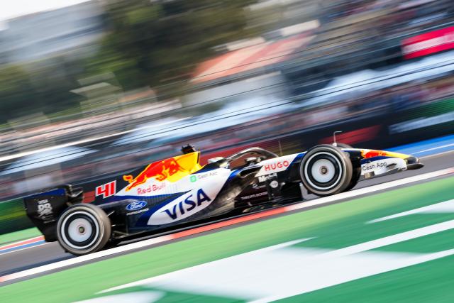 (261031) -- MEXICO CITY, Oct. 31, 2026 (Xinhua) -- Racing Bulls' Arvid Lindblad of Britain competes during the second practice session of the Formula One Mexico City Grand Prix at the Autodromo Hermanos Rodríguez in Mexico City, on Oct. 30, 2026. (Photo by Francisco Canedo/Xinhua)