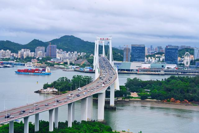 (261031) -- XIAMEN, Oct. 31, 2026 (Xinhua) -- This photo taken on July 27, 2026 shows a view of Haicang Bridge in Xiamen, southeast China's Fujian Province. For years, Xiamen has continued to promote ecological development by stepping up efforts to build "beautiful bays," protect tidal flats and wetlands, and restore coastal ecosystems. (Xinhua/Lin Shanchuan)