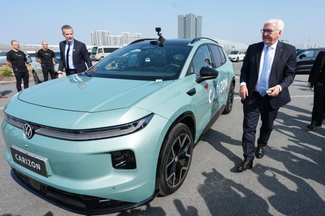 (261031) -- BEIJING, Oct. 31, 2026 (Xinhua) -- German President Frank-Walter Steinmeier (R) looks at a new energy vehicle at the test track of Volkswagen China Technology Company (VCTC) in Hefei, east China's Anhui Province, Oct. 27, 2026. Steinmeier paid a state visit to China from Oct. 27 to 31. Besides Beijing, Steinmeier also visited Anhui Province. (Xinhua/Du Yu)