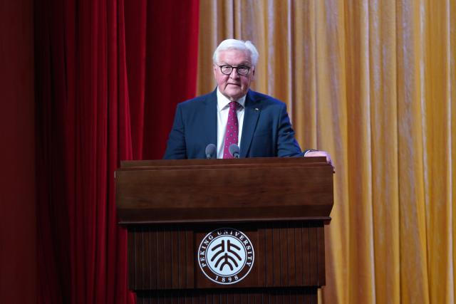 (261031) -- BEIJING, Oct. 31, 2026 (Xinhua) -- German President Frank-Walter Steinmeier delivers a speech at Peking University in Beijing, capital of China, Oct. 29, 2026. Steinmeier paid a state visit to China from Oct. 27 to 31. Besides Beijing, Steinmeier also visited Anhui Province. (Xinhua/Ma Xiaodong)