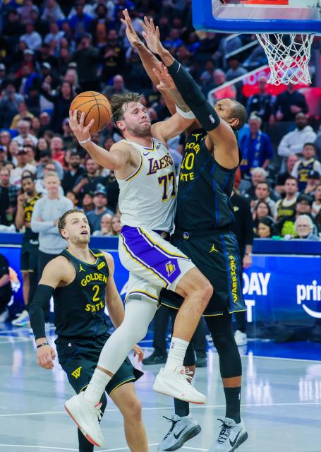 (261031) -- SAN FRANCISCO, Oct. 31, 2026 (Xinhua) -- Luka Doncic (C) of Los Angeles Lakers goes for a layup during the 2026-2027 NBA Cup group match between Golden State Warriors and Los Angeles Lakers in San Francisco, the United States, Oct. 30, 2026. (Photo by Arthur Dong/Xinhua)