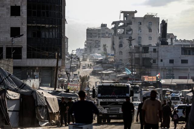 (261031) -- GAZA CITY, Oct. 31, 2026 (Xinhua) -- This photo taken on Oct. 28, 2026 shows a view in central Gaza City. October 31 marks World Cities Day. In recent years, some cities across the Middle East have been battered by war. Buildings have been damaged, infrastructure destroyed, and once-bustling streets and houses have been reduced to rubble. War has not only transformed the urban landscape but also profoundly affected the daily lives of local residents. (Photo by Rizek Abdeljawad/Xinhua)