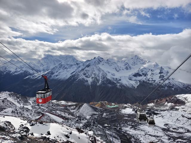 (261031) -- NALCHIK, Oct. 31, 2026 (Xinhua) -- This photo taken on Oct. 30, 2026 shows mountains near the Mount Elbrus in Russia's Kabardino-Balkaria Republic. Mount Elbrus is the highest peak in Europe. (Xinhua/Huang He)