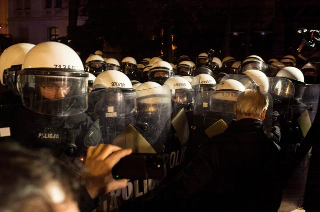 (261031) -- WARSAW, Oct. 31, 2026 (Xinhua) -- Police stand guard outside Poland's Constitutional Tribunal in Warsaw, Poland, Oct. 30, 2026. Protesters clashed with police outside Poland's Constitutional Tribunal in Warsaw on Friday night after the court's president was suspended amid an escalating dispute between Prime Minister Donald Tusk's government and the opposition over control of the judiciary. (Photo by Neil Milton/Xinhua)