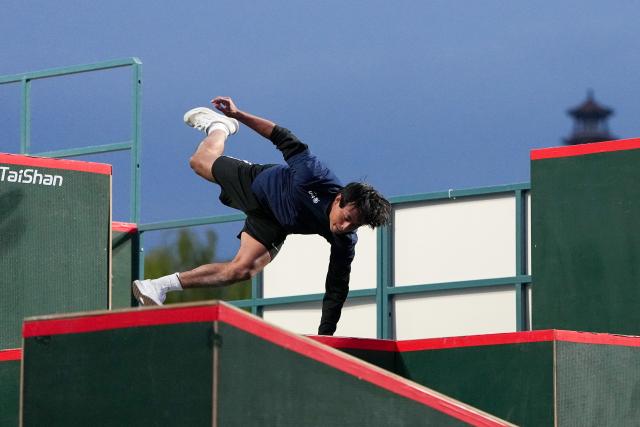 (261031) -- BEIJING, Oct. 31, 2026 (Xinhua) -- Ryan Abiang of the United States competes during the men's freestyle competition at the Parkour World Cup Beijing 2026 at Shougang Park in Beijing, capital of China, Oct. 31, 2026. (Xinhua/Ju Huanzong)