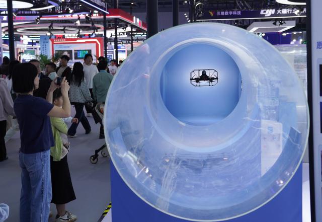 (261031) -- NANCHANG, Oct. 31, 2026 (Xinhua) -- This photo shows a drone designed for use inside pipelines at the 2026 Nanchang Aviation Industry Expo in Nanchang, east China's Jiangxi Province, Oct. 31, 2026. The expo kicked off here on Saturday, featuring dedicated exhibition areas for three major sectors including aviation manufacturing, commercial spaceflight and the low-altitude economy. The expo covers a total exhibition area of 30,000 square meters, having attracted more than 300 exhibitors. (Xinhua/Zhou Mi)