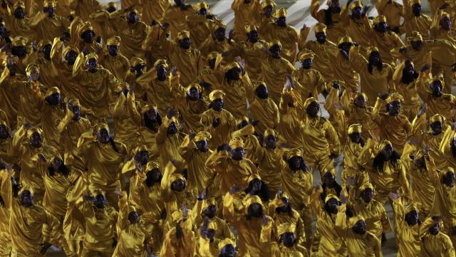 (261031) -- DAKAR, Oct. 31, 2026 (Xinhua) -- Artists perform during the opening ceremony of the 2026 Youth Olympic Games in Dakar, Senegal, Oct. 31, 2026. (Xinhua/Chen Wei)