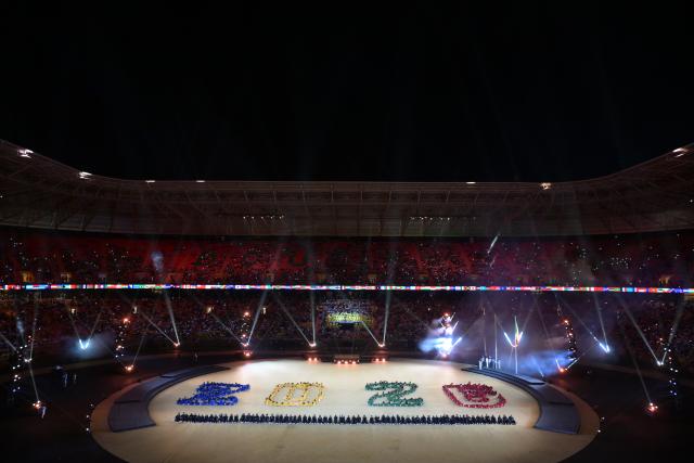 (261031) -- DAKAR, Oct. 31, 2026 (Xinhua) -- Artists perform during the opening ceremony of the 2026 Youth Olympic Games in Dakar, Senegal, Oct. 31, 2026. (Xinhua/Yang Guang)