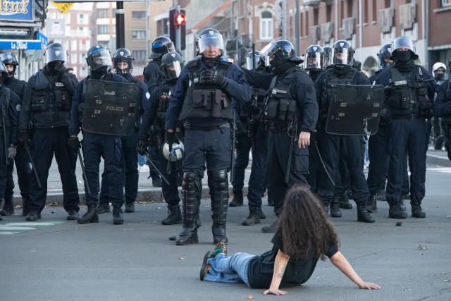 (261031) -- LILLE, Oct. 31, 2026 (Xinhua) -- A protester confronts with security personnel in Lille, France, Oct. 31, 2026. Around 320,000 people took part in a new round of protests across France on Saturday, according to French daily Le Monde which cited figures from the Interior Ministry. (Photo by Sebastien Courdji/Xinhua)