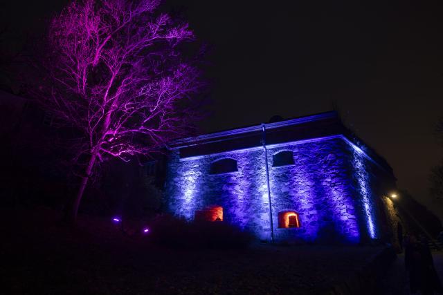 (261031) -- HELSINKI, Oct. 31, 2026 (Xinhua) -- This photo taken on Oct. 31, 2026 shows a building illuminated for the celebrations inspired by old Kekri traditions at Suomenlinna, a UNESCO World Heritage Site in Helsinki, Finland. On Oct. 31, Suomenlinna hosted celebrations inspired by old Kekri traditions. Visitors enjoyed light installations, music and folk performances, experiencing Finnish culture and welcoming the arrival of winter.
Kekri is an age-old Finnish festival rooted in the country's agricultural past. Traditionally celebrated at the end of the harvest season, it is a time to celebrate the harvest, honor ancestors and welcome the coming winter. (Photo by Matti Matikainen/Xinhua)