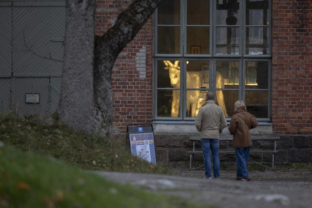 (261031) -- HELSINKI, Oct. 31, 2026 (Xinhua) -- Visitors view a light installation during celebrations inspired by old Kekri traditions at Suomenlinna, a UNESCO World Heritage Site in Helsinki, Finland, Oct. 31, 2026. On Oct. 31, Suomenlinna hosted celebrations inspired by old Kekri traditions. Visitors enjoyed light installations, music and folk performances, experiencing Finnish culture and welcoming the arrival of winter.
Kekri is an age-old Finnish festival rooted in the country's agricultural past. Traditionally celebrated at the end of the harvest season, it is a time to celebrate the harvest, honor ancestors and welcome the coming winter. (Photo by Matti Matikainen/Xinhua)
